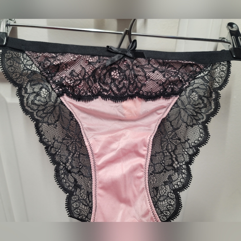 Victoria's Secret Pink and Black Lace Cheekini Panty (M) - NWT